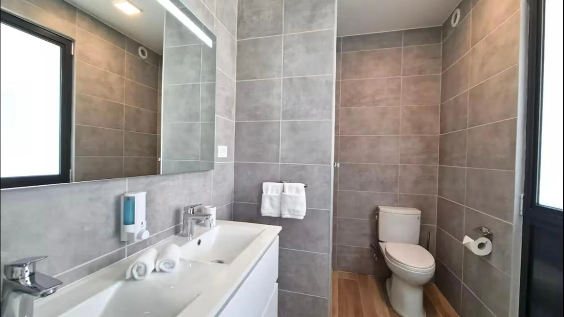 Exclusive New Luxury Townhouse With Pool In Palm Beach Aparthotel