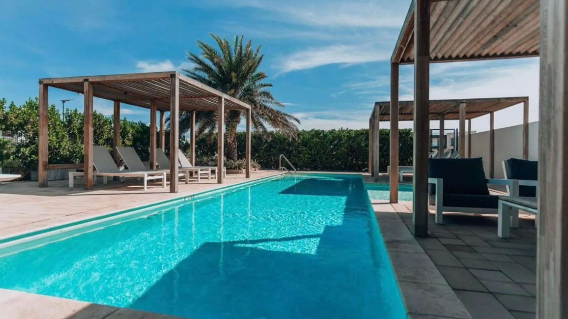 Exclusive New Luxury Townhouse With Pool In Palm Beach Aparthotel