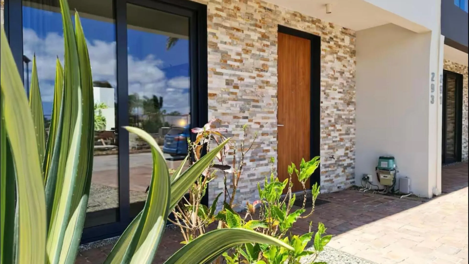 Exclusive New Luxury Townhouse With Pool In Palm Beach Aparthotel